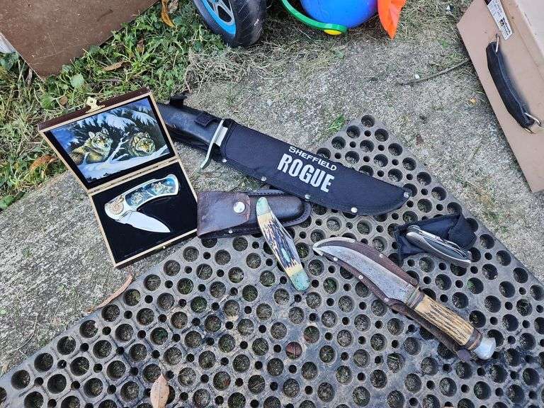 Assorted Knives image