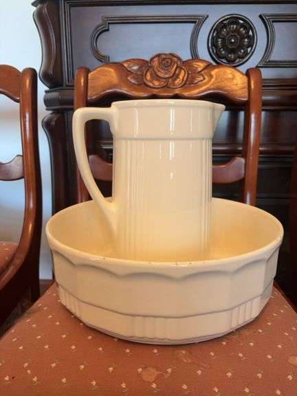 Elise 2 Wash Bowl & Pitcher image