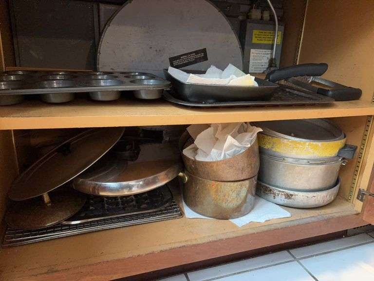 Muffin Pans Pots Cooling Racks image