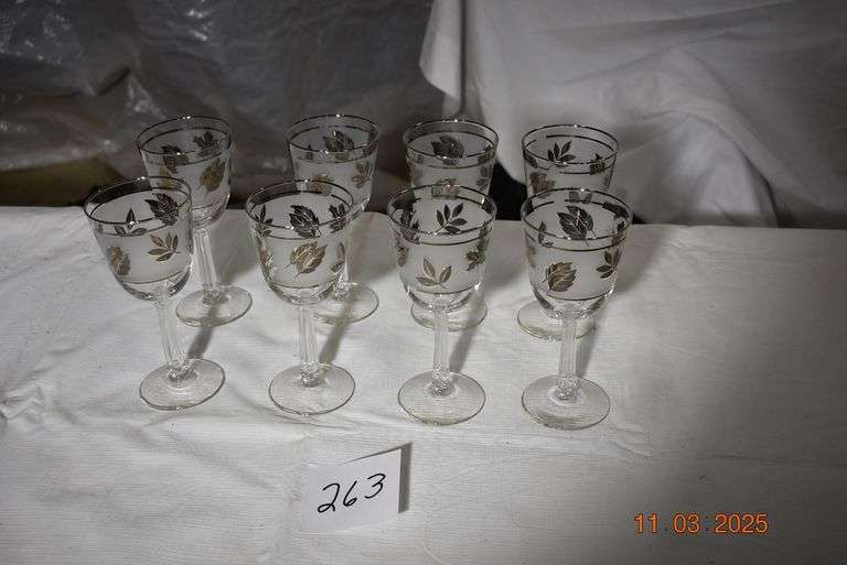 8 Leaf Pattern Glasses image