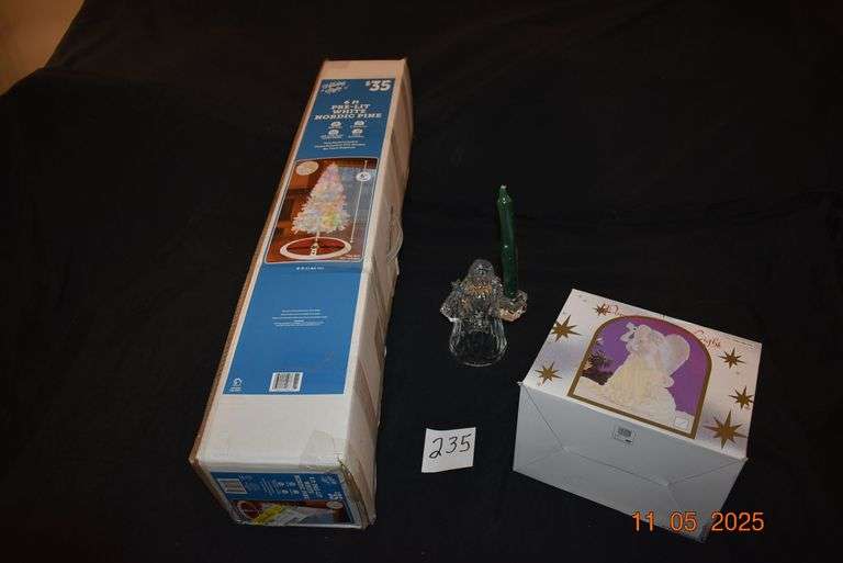 Christmas Tree and Christmas Décor image