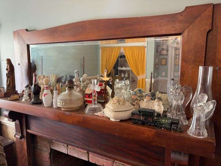 Assorted Glassware and Household Decor image