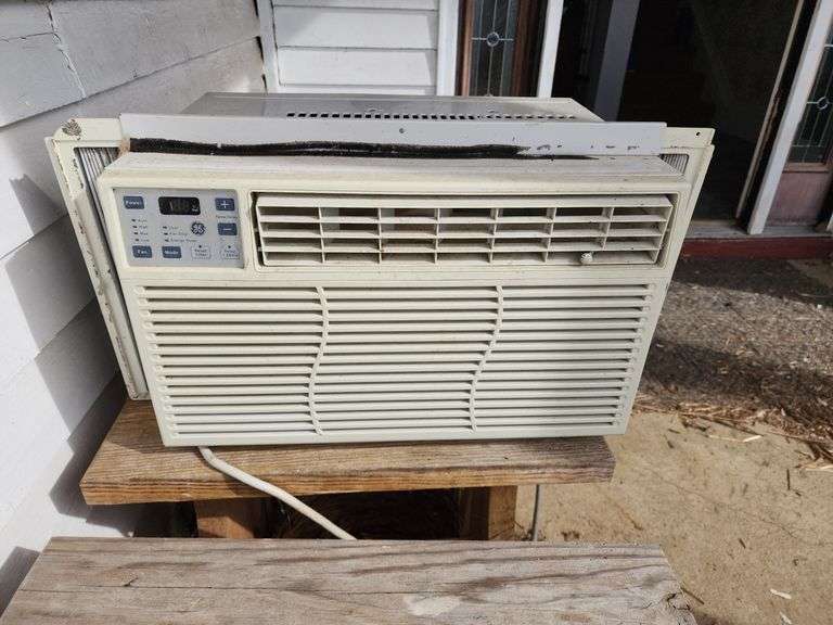 General Electric Window Air Conditioning Unit image