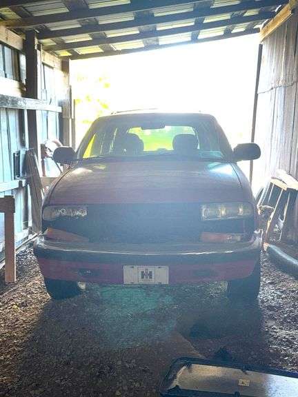 2001 Chevrolet Blazer-Mileage 308,730-VIN 1GNDT13W31K189786-Runs, Needs Brakes image