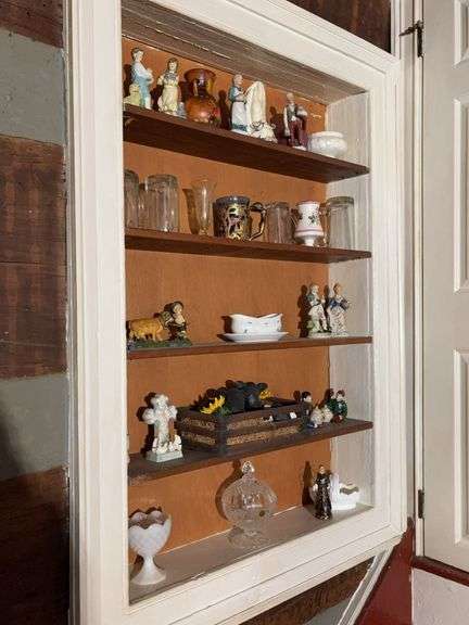 Contents of Built-In - Assorted Home Decor and Glassware image