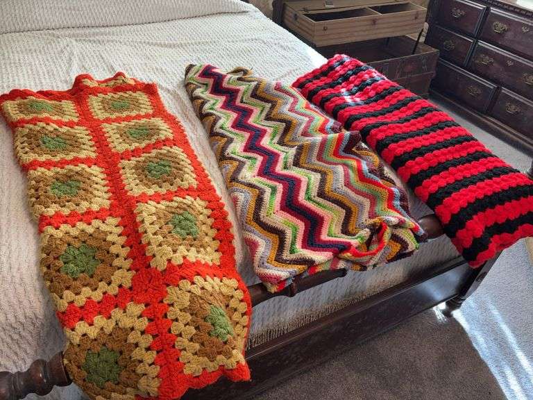 (3) Blankets image