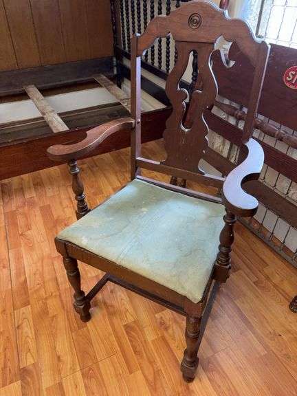 Fabric Bottom Chair image