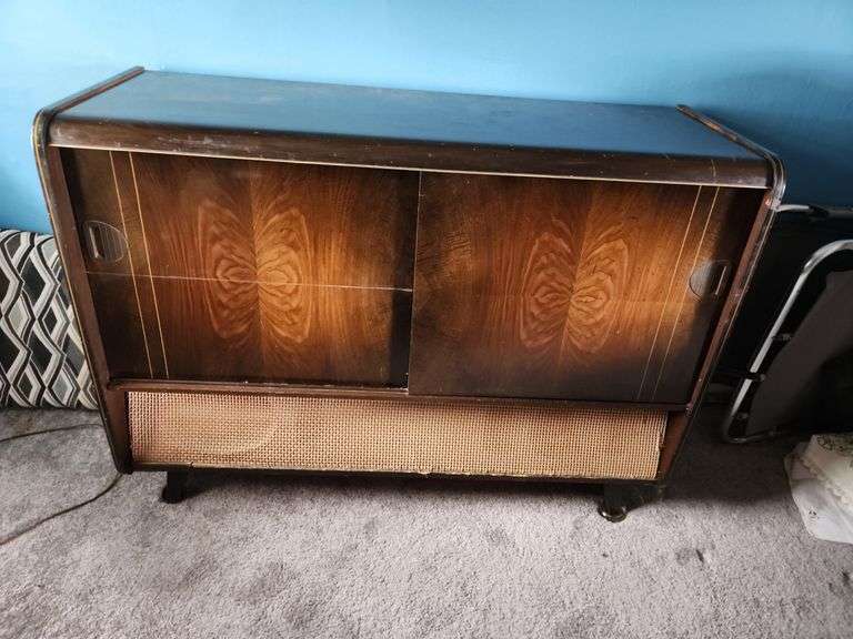 Loewe Opta Stereo Cabinet w/ Record Player 46"x17"x34" - Unsure of operation image