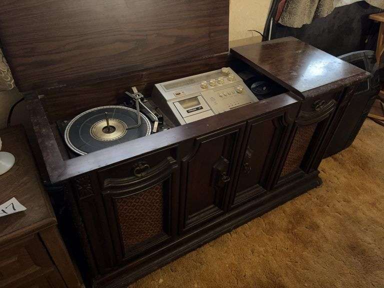 Philco Record Cabinet - unsure of operation image