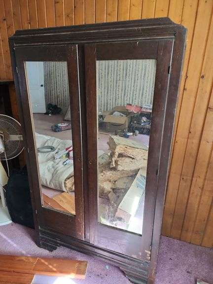Mirrored Front Wardrobe 38"x20"x63" image
