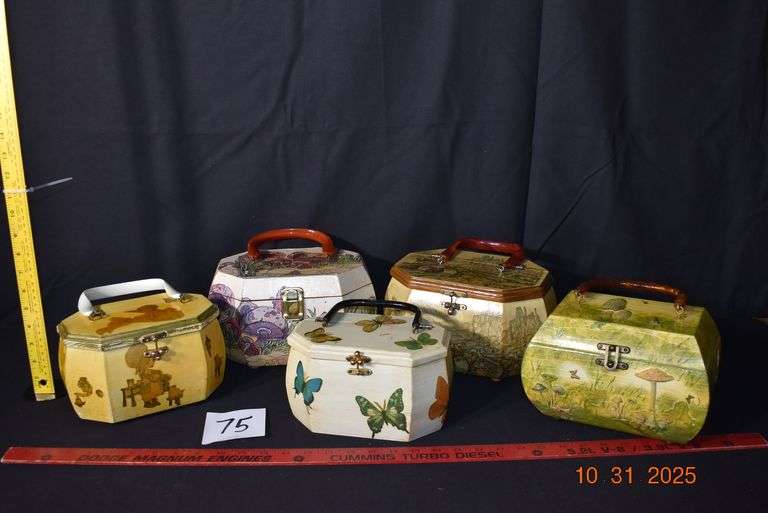 5 Handmade Wooden Purses image