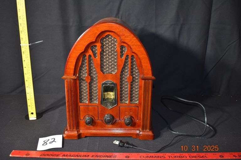 GE Repelica FM/AM electric radio image
