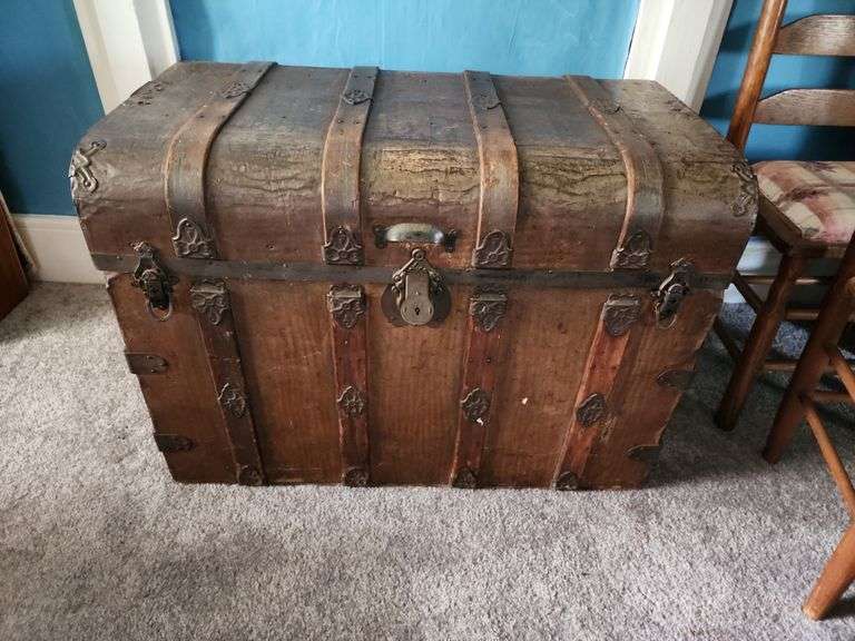 Vintage Steamer Trunk 34"x21"x25" image