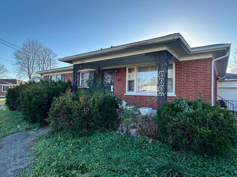 3BR, 1BA, HOME ON LARGE LOT, 2 CAR GARAGE image