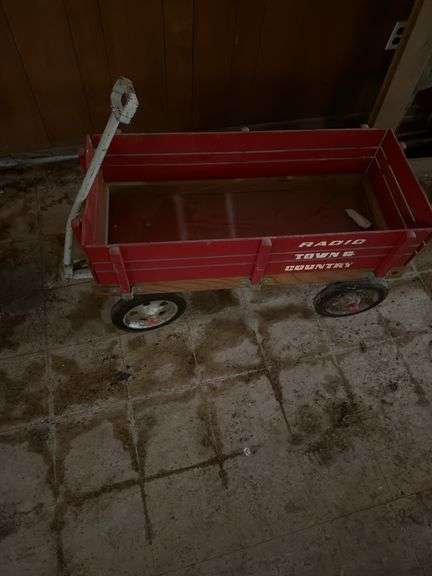 Radio Town N Country wagon
