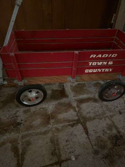 Radio Town N Country wagon