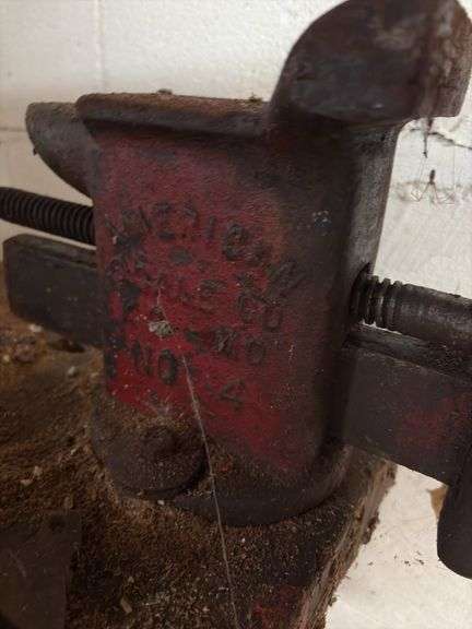 Anderson Table Vise - buyer MUST bring tools to remove