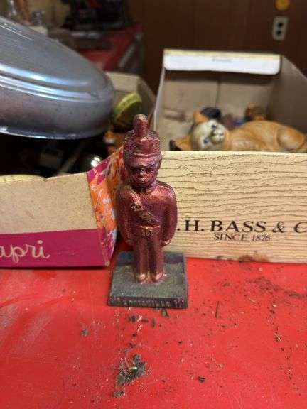 IH Louisville cast iron soldier figurines and hub caps