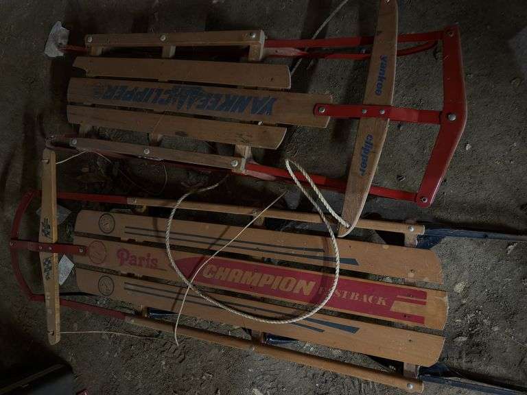 2 snow sleds