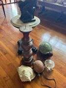 Marble Top Pedestal 15”x19” with Turtle Decor