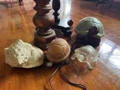 Marble Top Pedestal 15”x19” with Turtle Decor