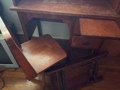 Roll Top Children’s Desk and 2 chairs
