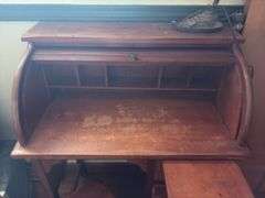 Roll Top Children’s Desk and 2 chairs