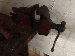 Anderson Table Vise - buyer MUST bring tools to remove