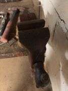 Anderson Table Vise - buyer MUST bring tools to remove