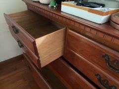 4 Drawer Dresser and Contents