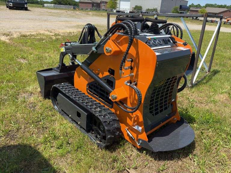 2025 Land Hero Mini Skid Steer - SN 2503050383