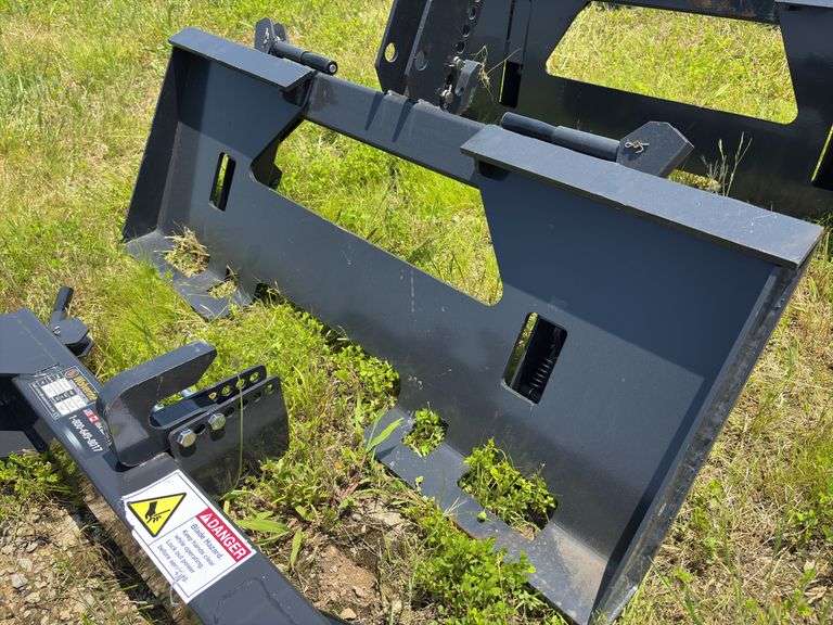2025 Wolverine 3pt Hitch Quick Attach Plate - SN ZW01215