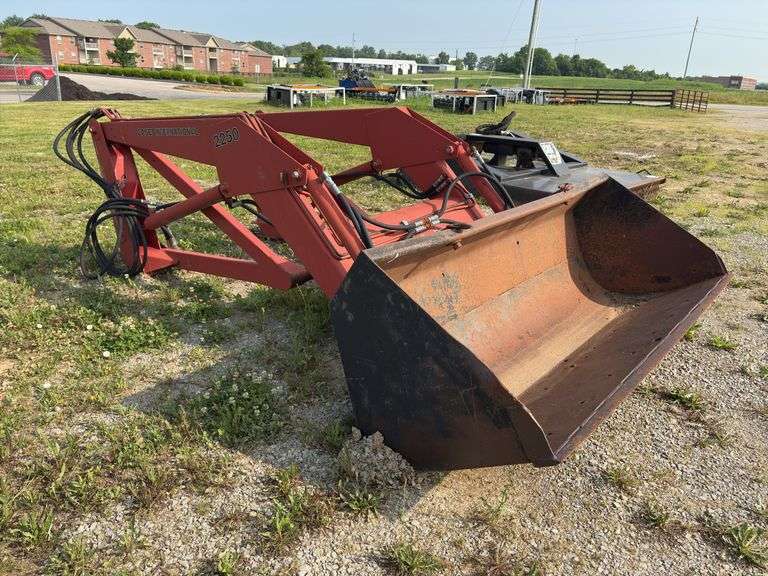 Case International 2250 Front End Loader - 6’ Bucket image