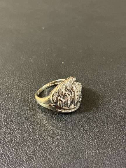 10K Diamond Ring - 6.0g - size 7.5