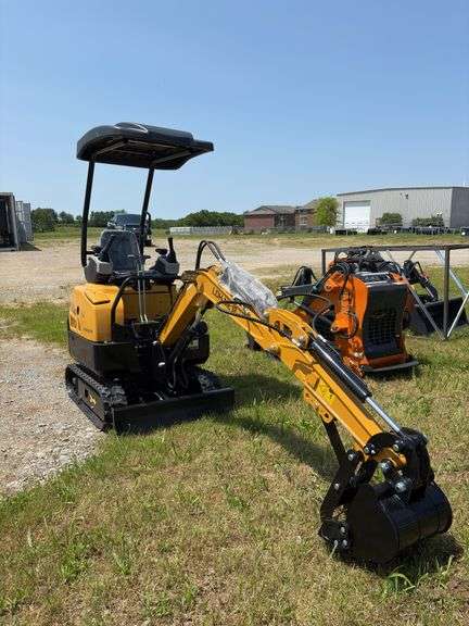 2025 Land Hero Mini Excavator - SN 2412108239