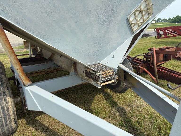 Willmar 500 Fertilizer Spreader - 3 Ton