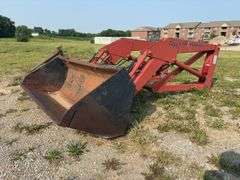 Case International 2250 Front End Loader - 6’ Bucket