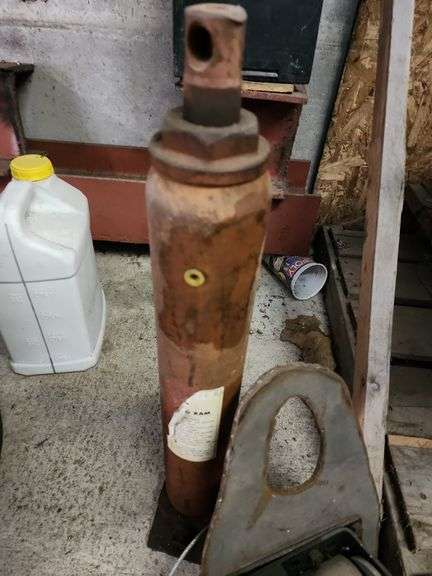 Bottle Jack and 2000 LB Chicago Winch