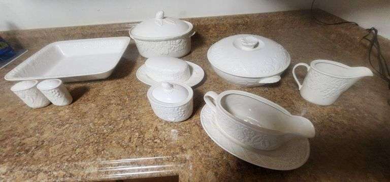 Mikasa Countryside Dishwater Set