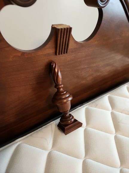 5 Piece Broyhill Premier Bedroom Suit - Matress and Box Springs NOT included