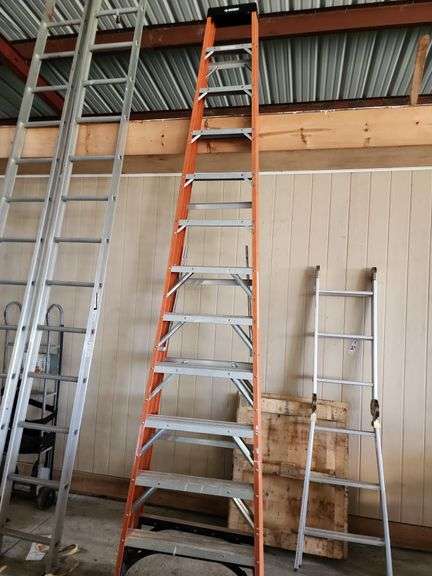 12 ft Fiberglass Husky Step Ladder image