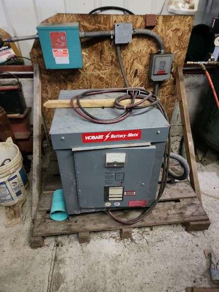 Hobart 36 Volt Battery Charger - unsure of operation - see description image