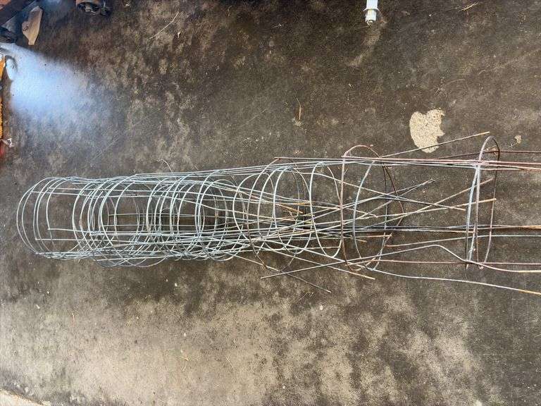 Assorted Tomato Cages