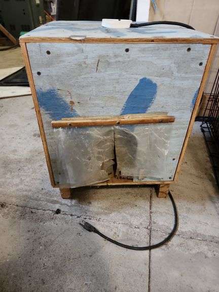 Heated Pet Box image