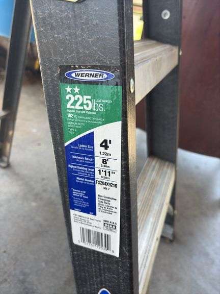 4ft Fiberglass Stepladder