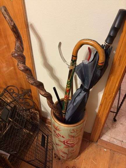 Assorted Magazine Racks, Umbrella Stand, Decor, Misc