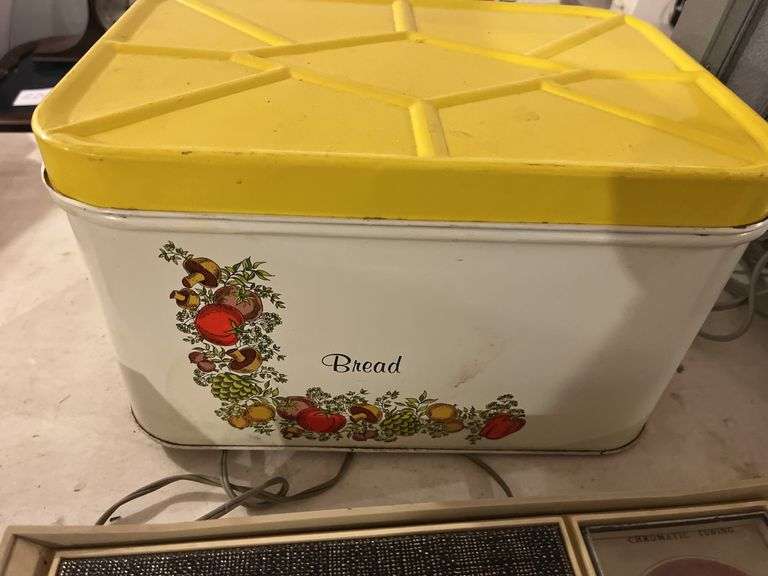 Vintage Radio and Bread Pan