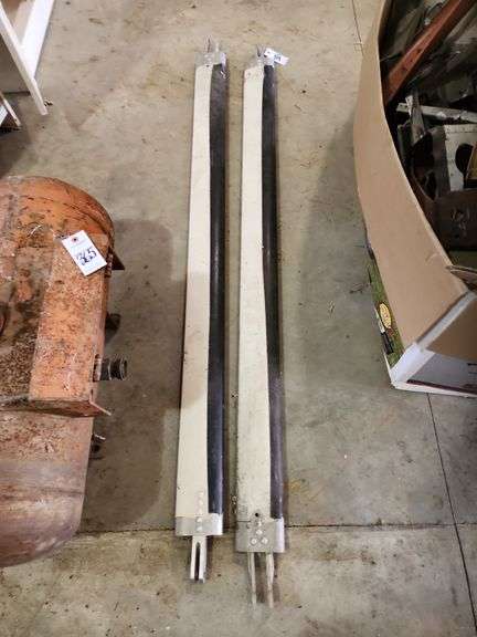 2 Wing Struts 78" image
