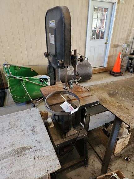 Buffalo 14" Vertical Bandsaw