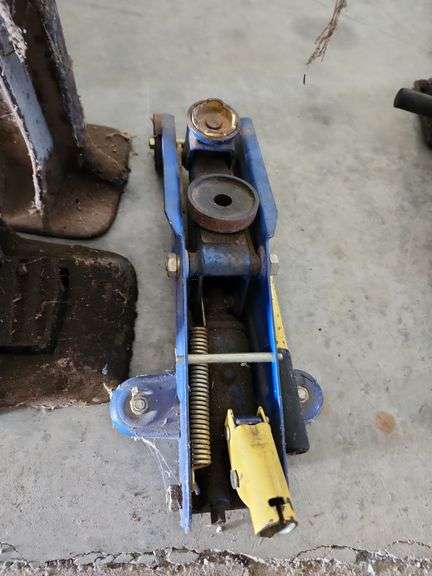 Floor Jack, Barn Jack, Jack Stands and Multipurpose 2 Cyclinder Jack (needs oil)